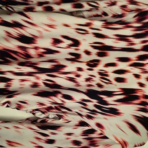 Jennifer lopez peek a boo top - Picture 2 of 3